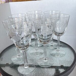 Elegant Clear Wine Glass Set